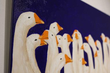 На фіолетовому