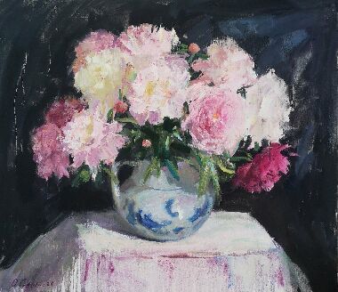 Півонії. Світлі на темному