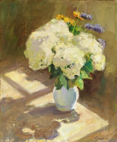 Гортензия в лучах солнца