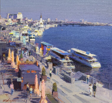 Біля річкового вокзалу