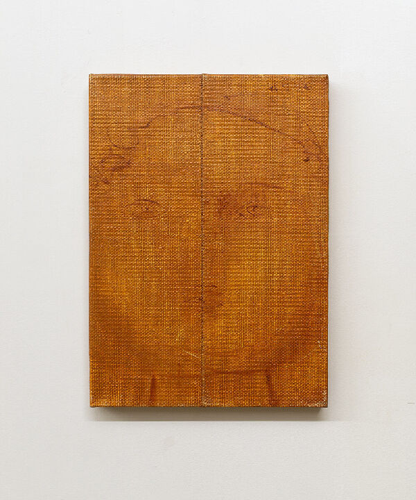 Голова на шитом полотне 1