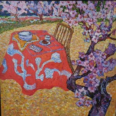 Персик цветет