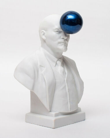 Ленин со стеклянным шаром